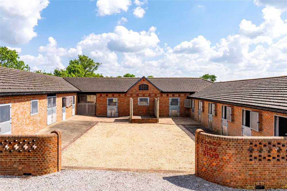 dean-road-farm-buckinghamshire-equestrian-property-for-sale-1